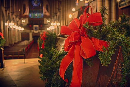 ʥ���ڼ������� ��ÿλ����ͽ�м���8������